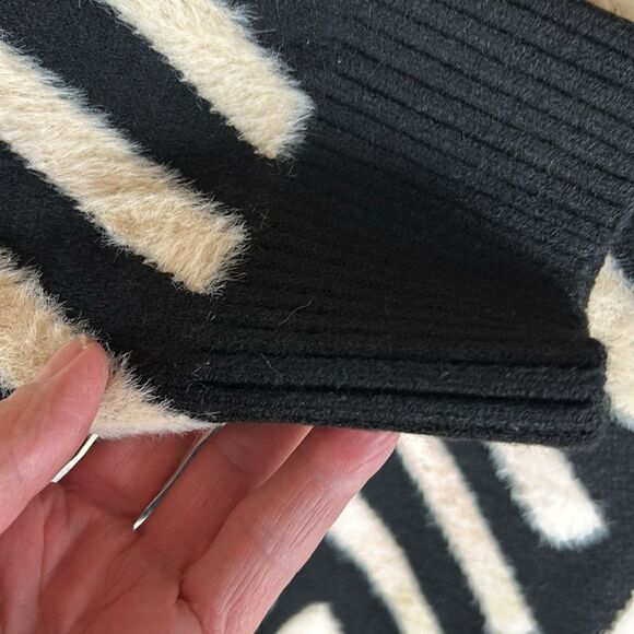 Nori Sweater FlyaWay Wrap Eyelash Yarn Split Turtleneck Abstract black cream 1X - Picture 11 of 12